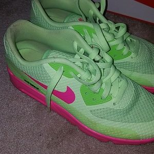 Nike Air Max 90 Ghost GreenHot Pink Nike Air Max 90 Ghost GreenHot Pink