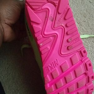 Nike Air Max 90 Ghost GreenHot Pink Nike Air Max 90 Ghost GreenHot Pink
