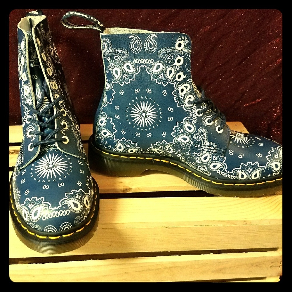 Dr. Martens Pascal Navy Bandana
