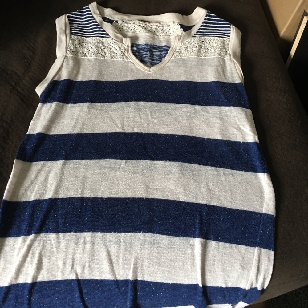 Sleeveless shirt
