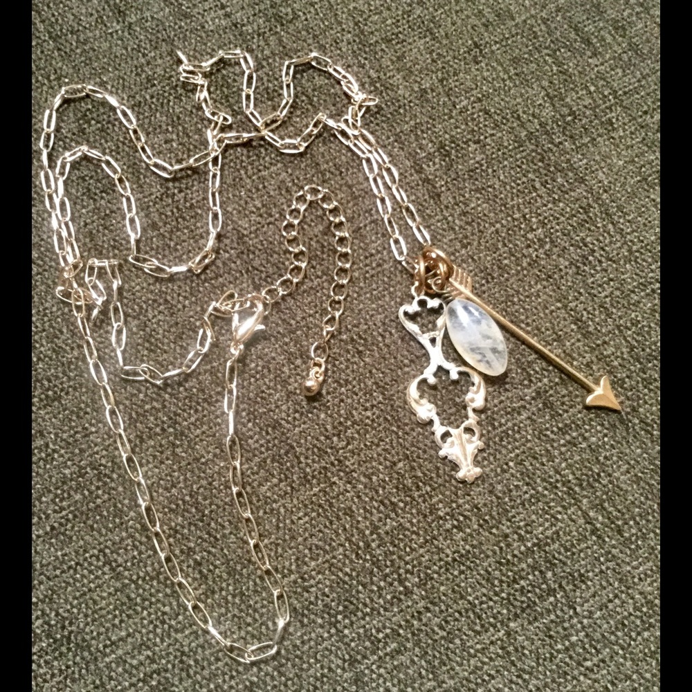 Lovely 30" NECKLACE W/ 3 Charms. NWOT. NEVER WORN