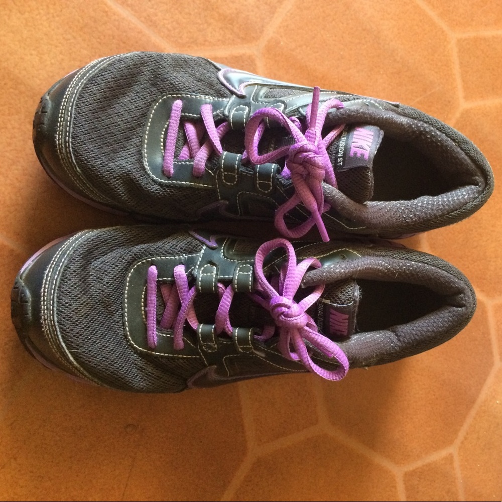 Nike dual fusion tennis shoes