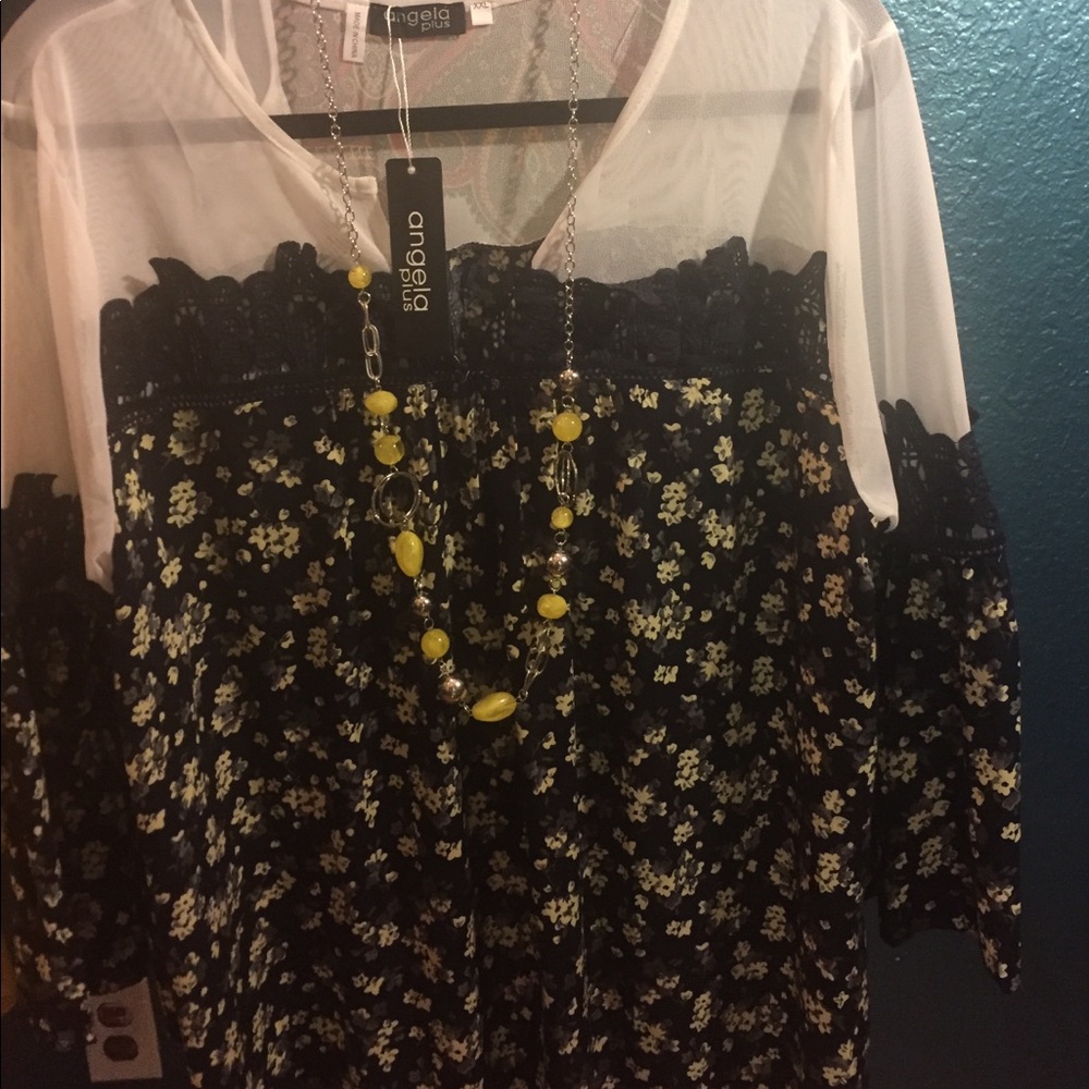 Plus size top with 3/4 sleeves