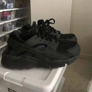 NIKE HUARACHES WOMENS SIZE 9