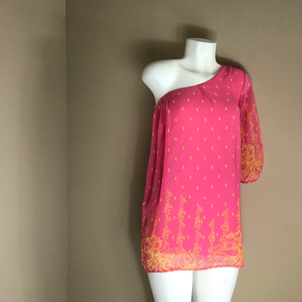 HONEY PUNCH 90's Half-Sleeve/Half-Shoulder Blouse