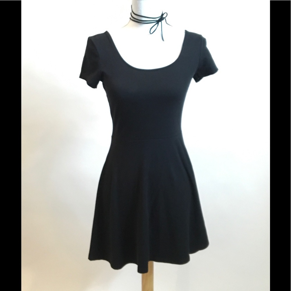 Forever 21 black skater dress scoop neck Sz S