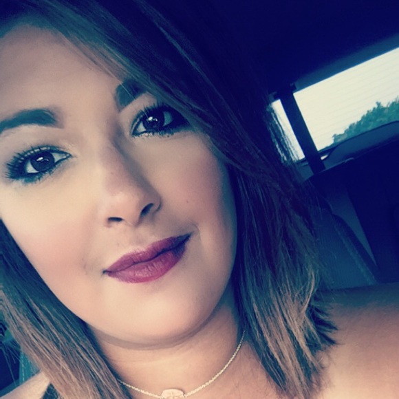 Meet your Posher, Erika - Picture 1 of 1