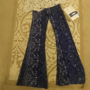 Xhiliration flare leggings. NWT. Hard to find!
