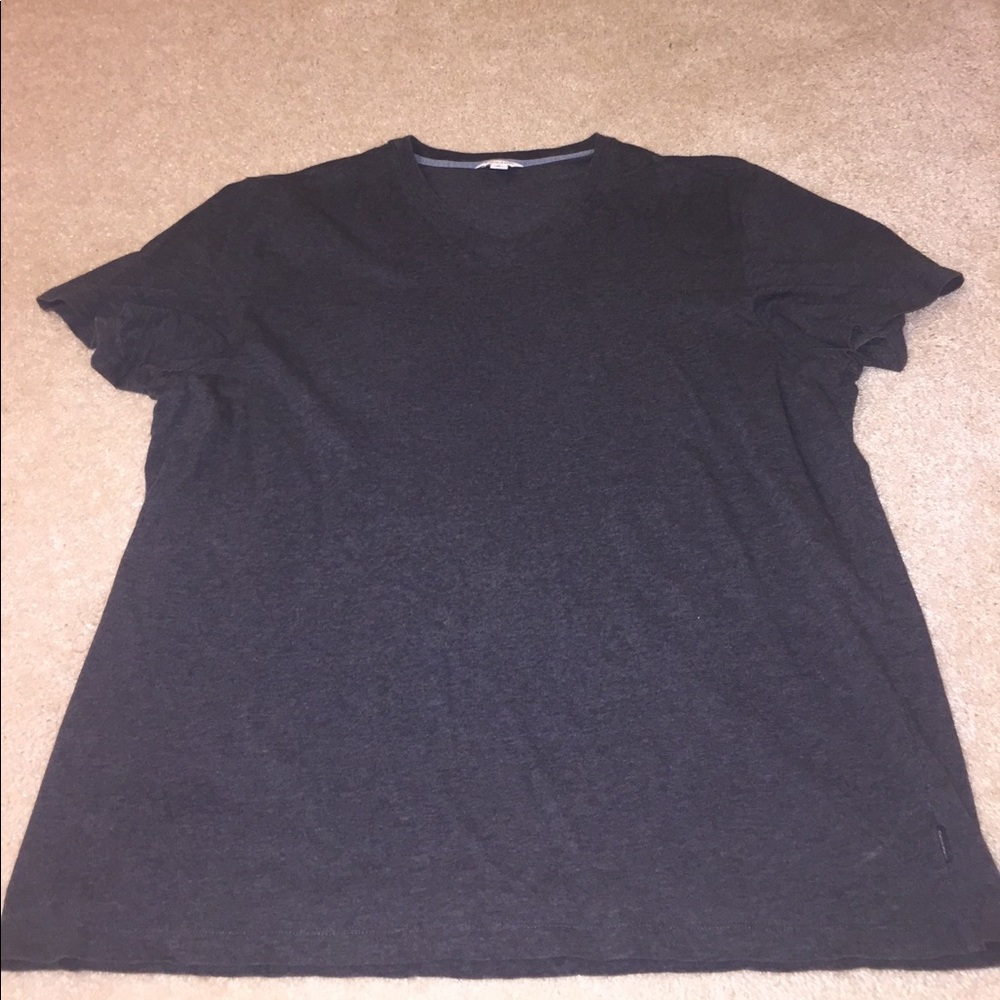 Gray tshirt