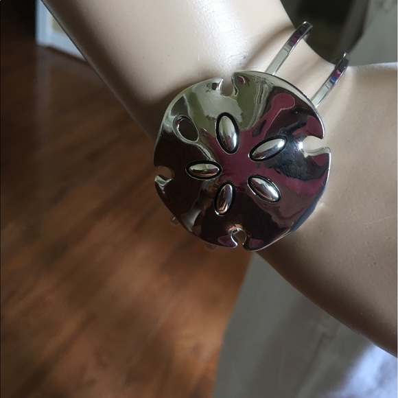 Sand dollar bracelet - Picture 2 of 6