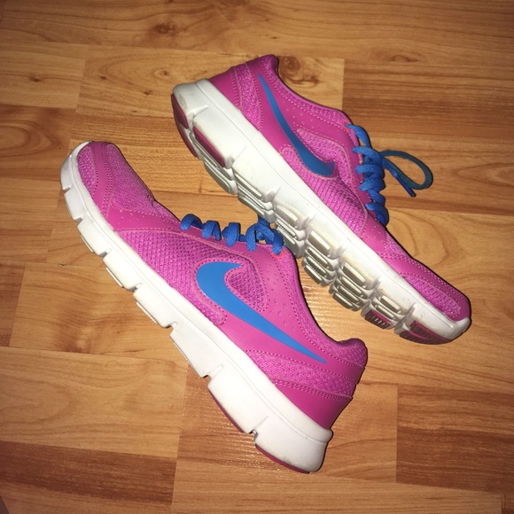 Nike Shoes - SALE Pink & Blue Nike Running Shoe