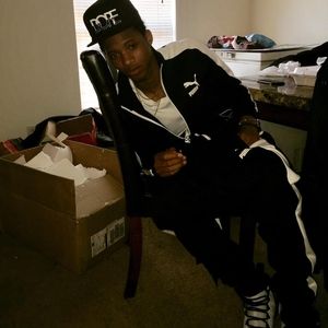 Meet your Posher, Dee