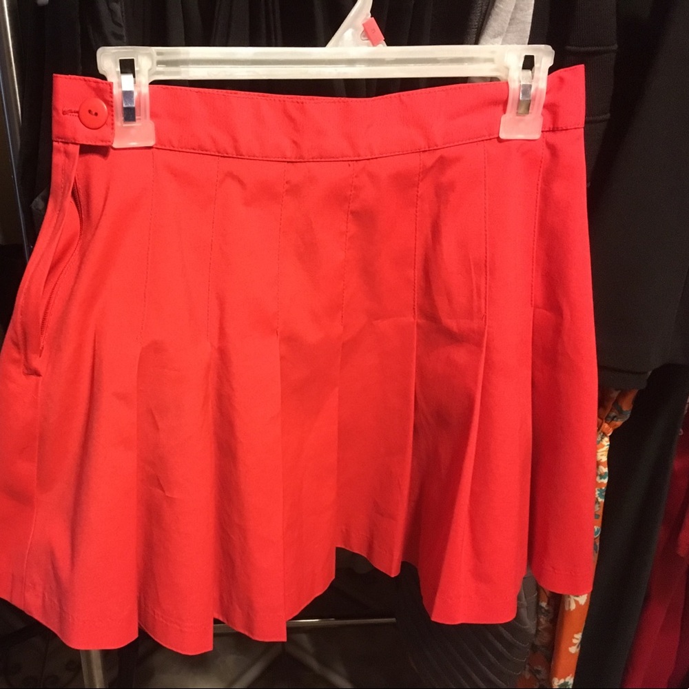 SCHOOLGIRL SKIRT!