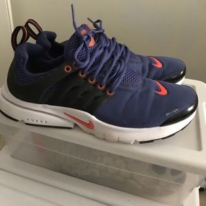NIKE PRESTOS SIZE 6 YOUTH