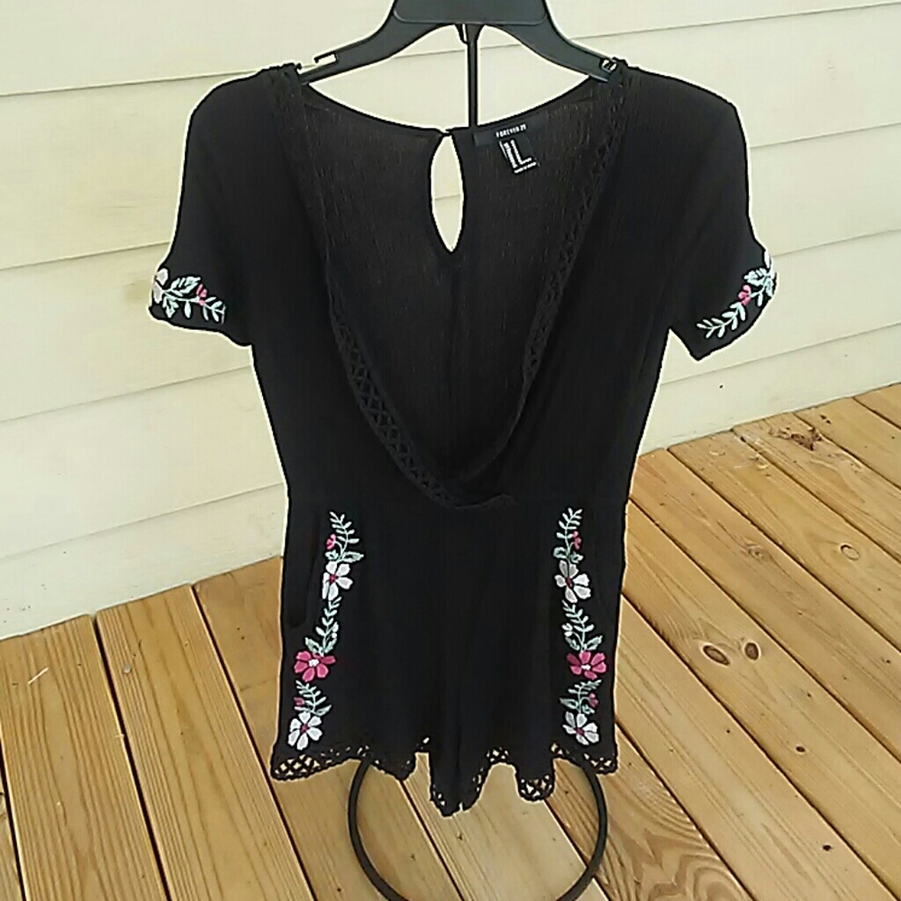 Summer romper with pockets!