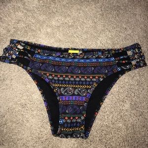 LAhearts urban outfitters MEDIUM bikini bottoms