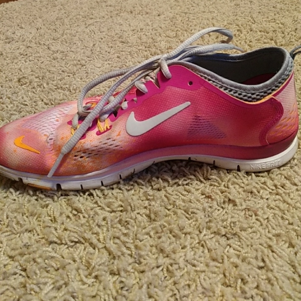 Pink Nike's - Picture 4 of 4