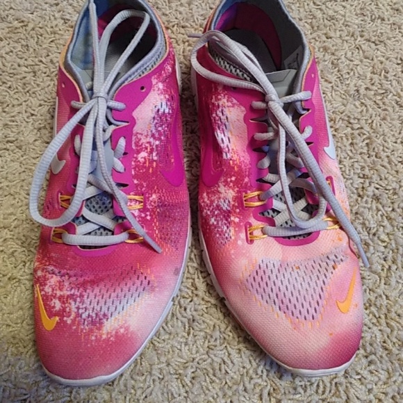 Pink Nike's - Picture 2 of 4