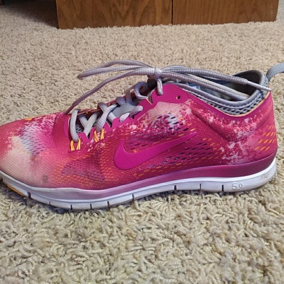 Pink Nike's - Picture 3 of 4