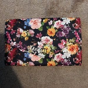 FLORAL CLUTCH