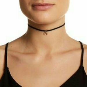 Melrose and Market Horned Pendant Choker