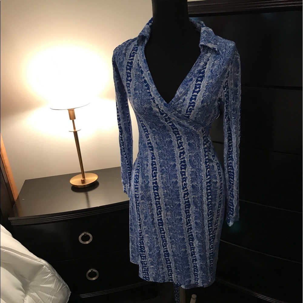 DVF dress classic wrap blue and white