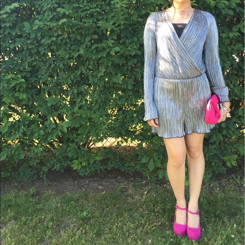 HP💜 💖Metallic Gray Romper S 💖