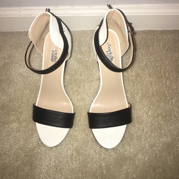 Black and White Heels - Picture 2 of 3