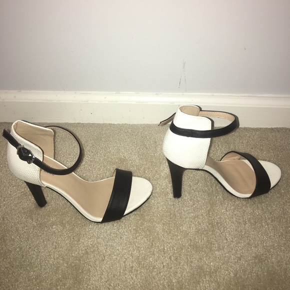 Black and White Heels - Picture 3 of 3