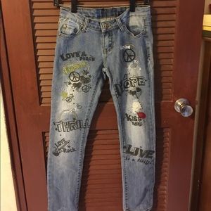 Blue skinny jeans with graffiti