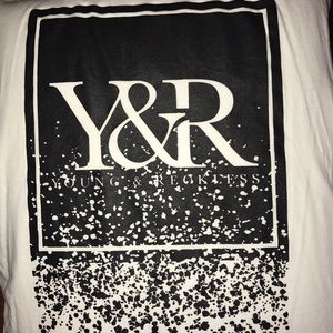Black & white y&r tee!
