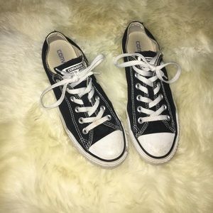 black low top converse
