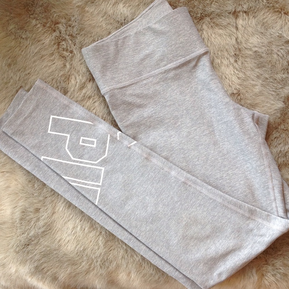 Victoria's Secret PINK Grey Yoga legging SMALL
