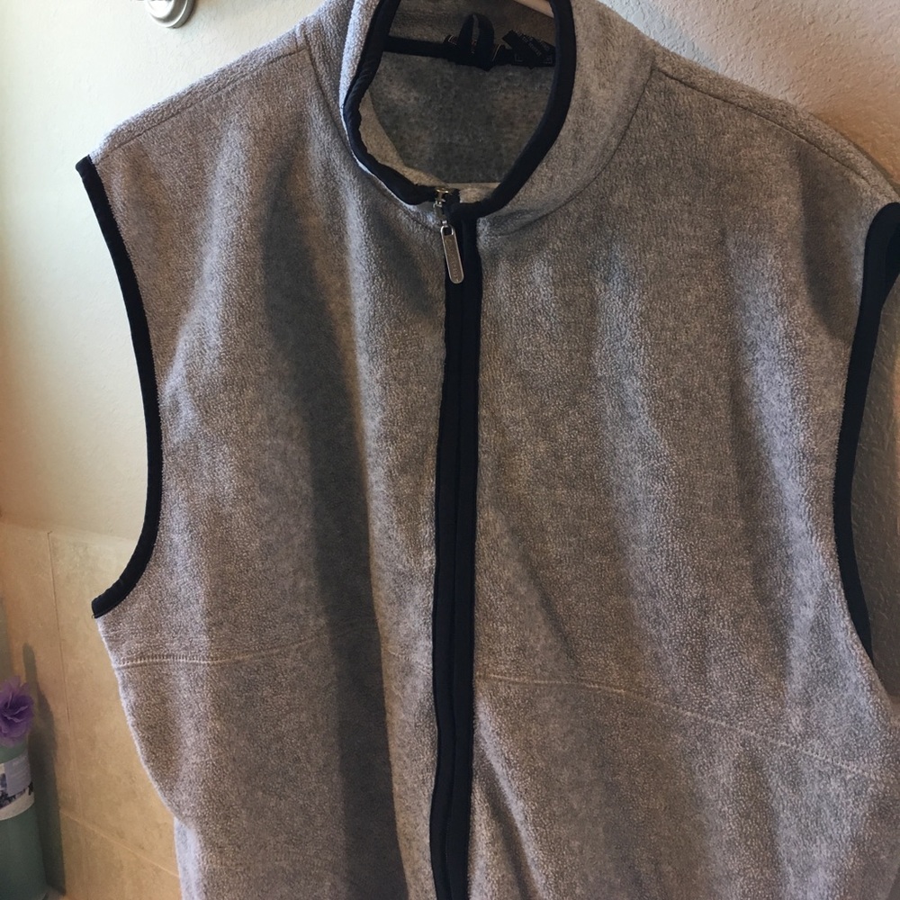 Men's lightweight fleece vest