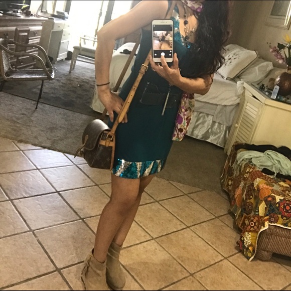 Dress - Picture 7 of 7