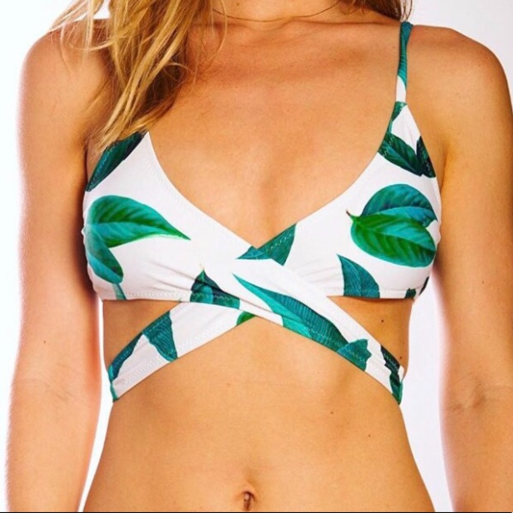 Cute leafy bikini top!!!