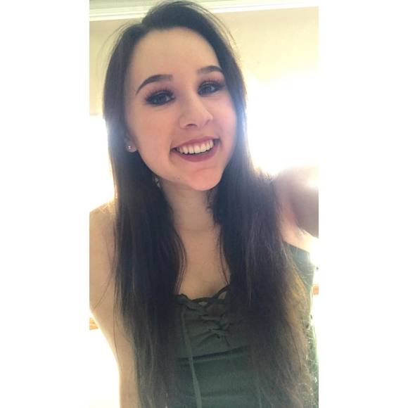 Meet your Posher, Gabriella - Picture 1 of 1