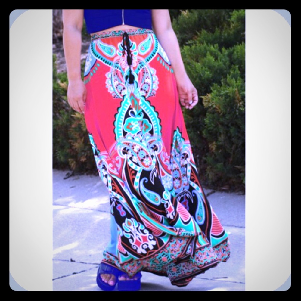 Maxi skirt with pop of colors