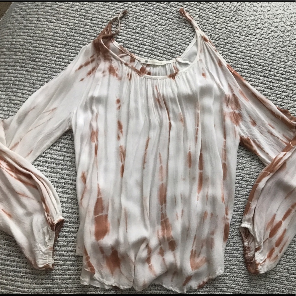 Boutique peep shoulder tie dye blouse