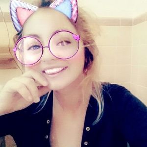 Meet your Posher, Alexis