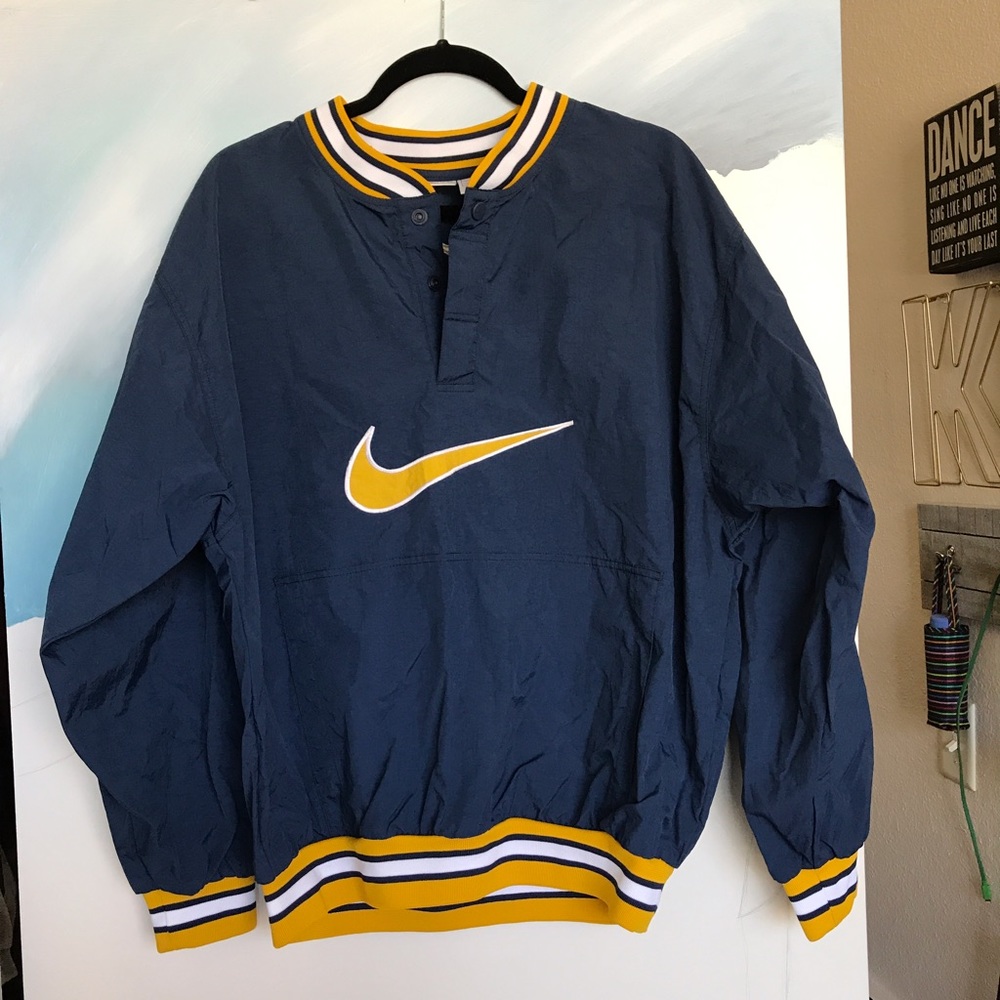 Nike vintage windbreaker