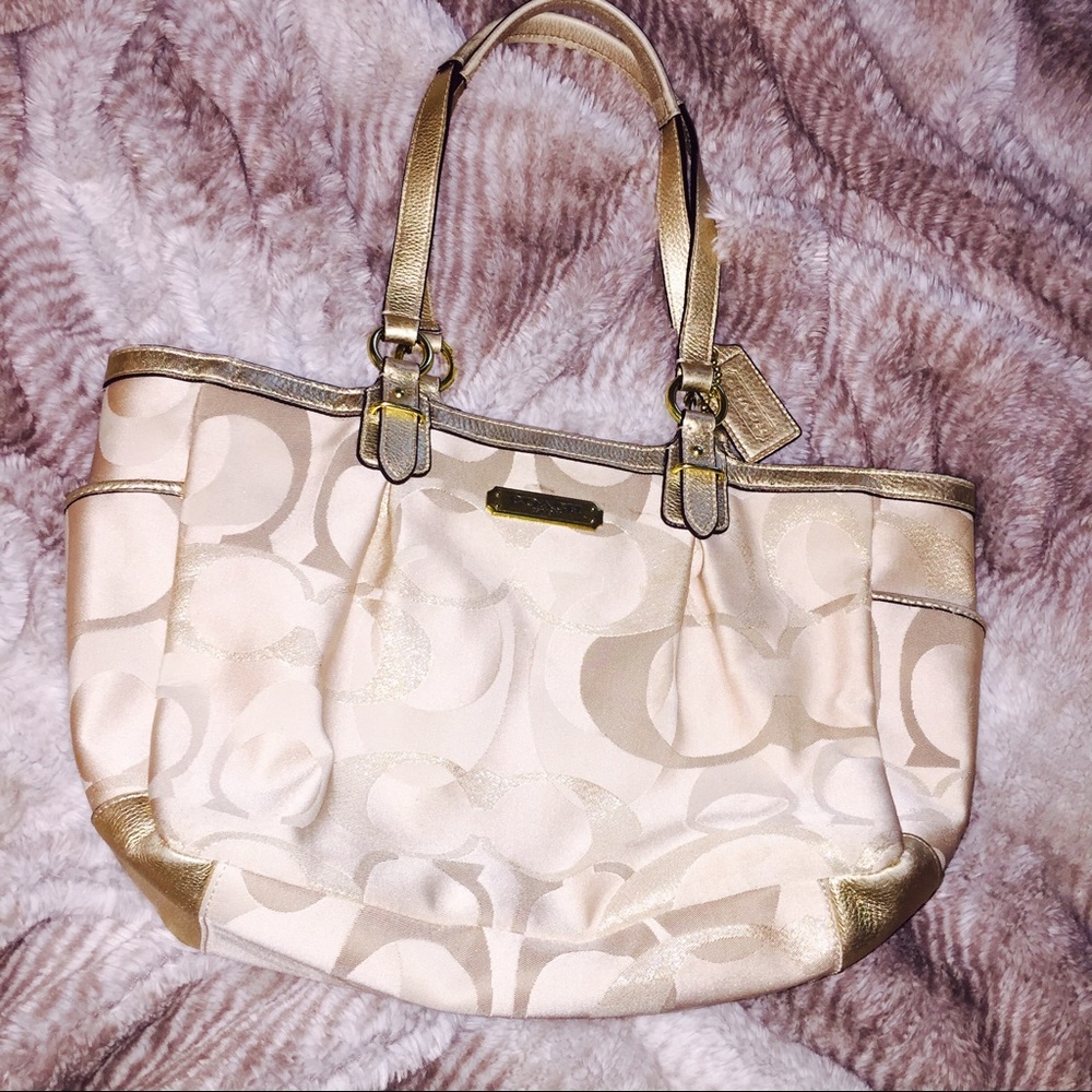 🛍SALE🛍Gold Coach purse✨👜👑