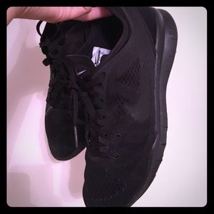 All black nike free 5.0