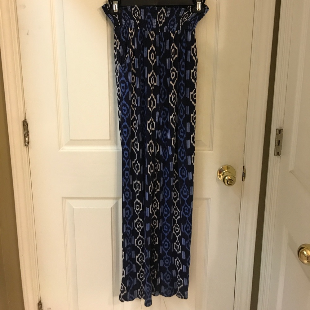 Flowy and stretchy blue patterned pants