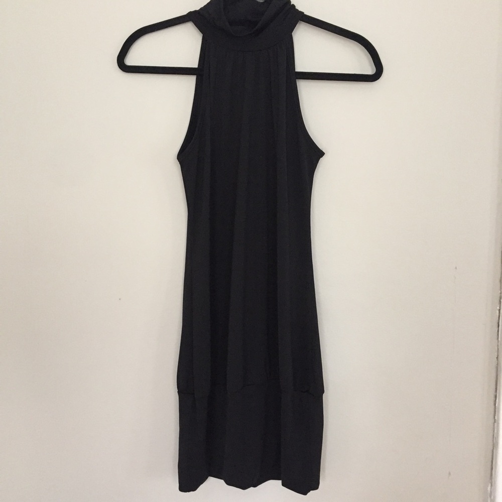 Black sleeveless dress