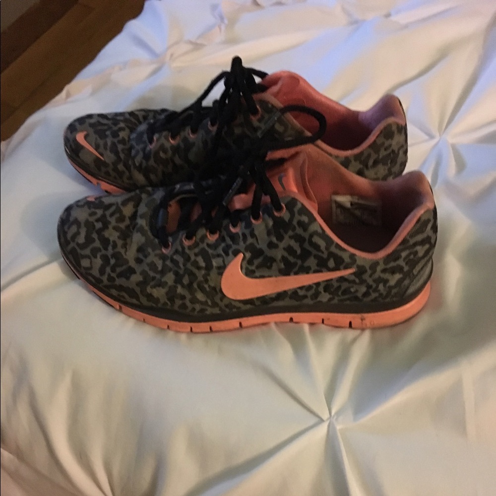 Size 8.5 Nike 5.0 free runs