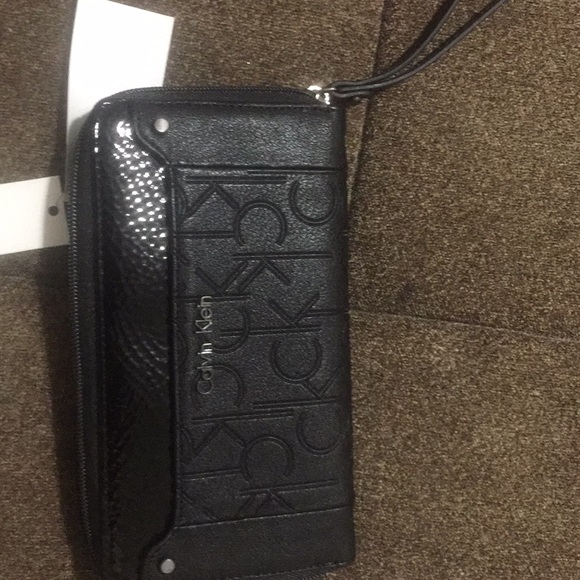 AUTHENTIC! Calvin Klein Sadi Zip Continental