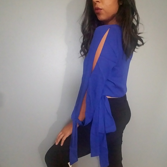 💦2FOR$20💦ROYAL BLUE SURPLICE CROP TOP - Picture 3 of 5