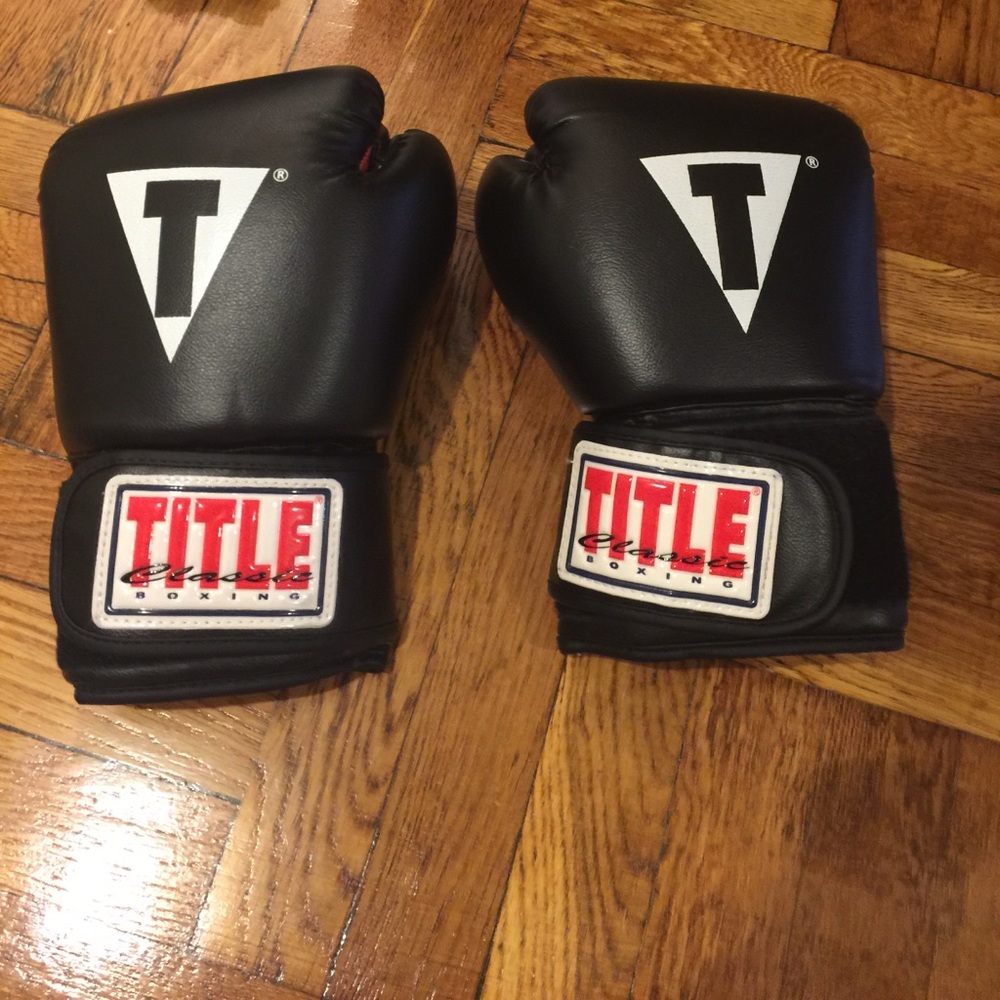 Title Classic Boxing Glove. 12 oz.