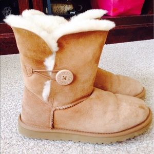Women's authentic Bailey Bow Ugg Boots MUST GO!!!